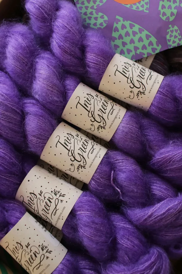 mohair violet,écheveau violet,pelote violette,merino violet,laine mauve